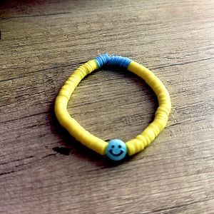 i made this bracelet i’m a jewerly seller and i think it’s cute!
